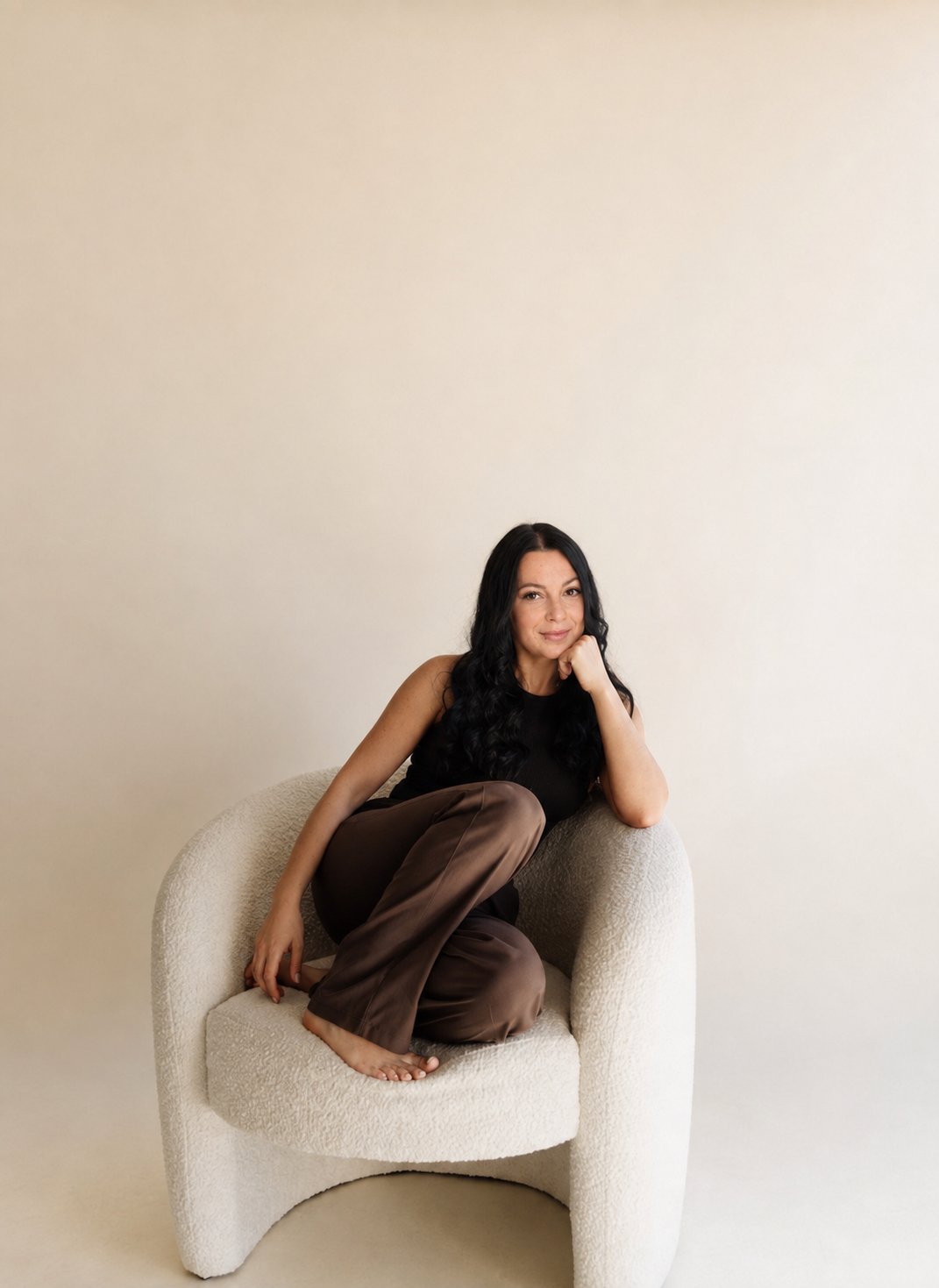melinda, your coach, seated in a cream armchair